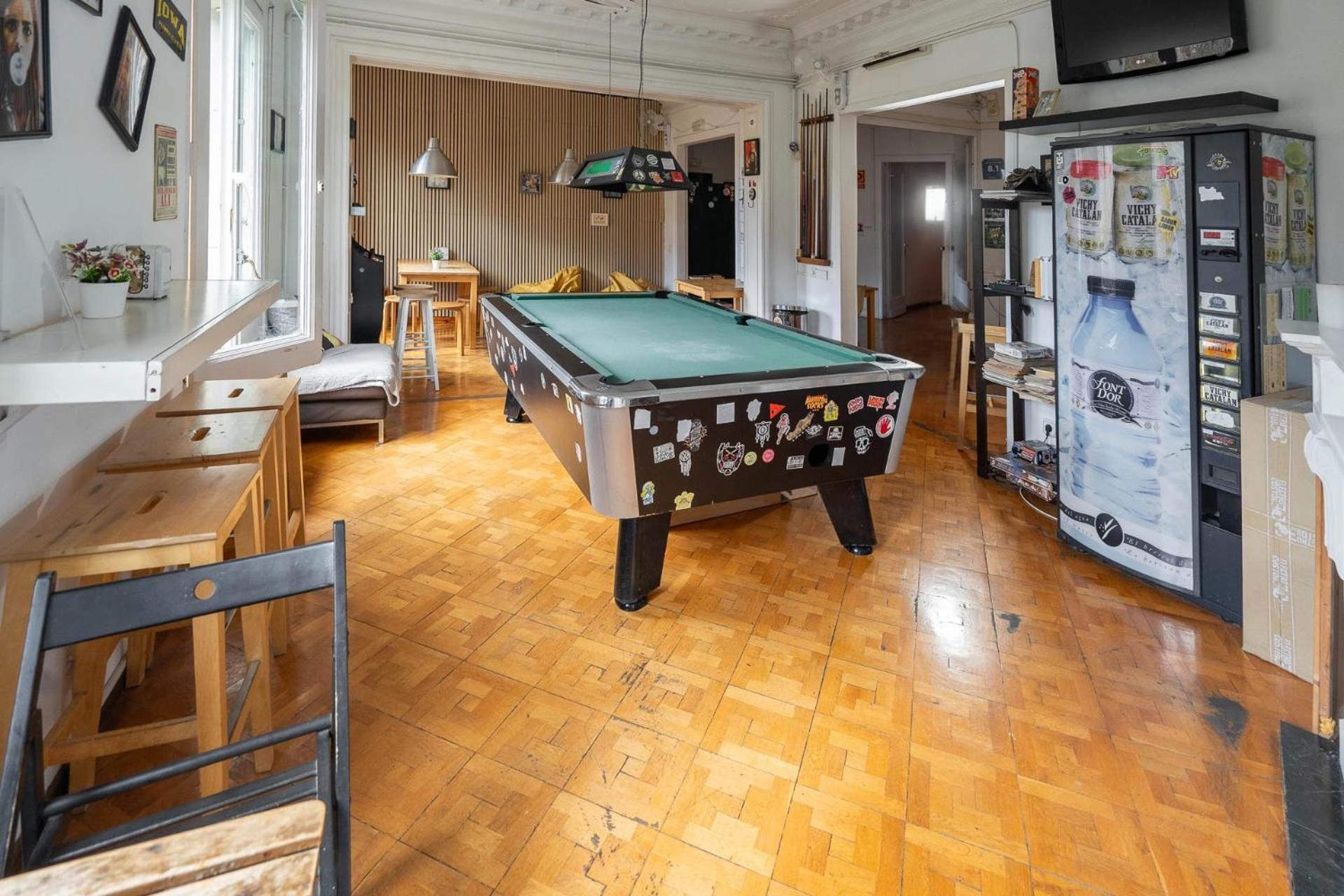 Wow Hostel Барселона Экстерьер фото