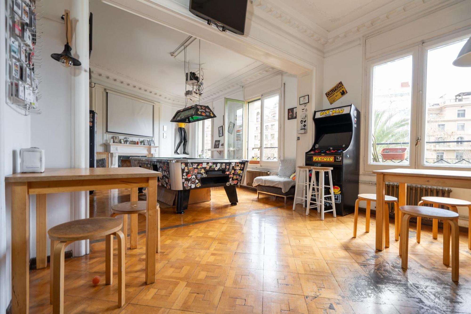 Wow Hostel Барселона Экстерьер фото