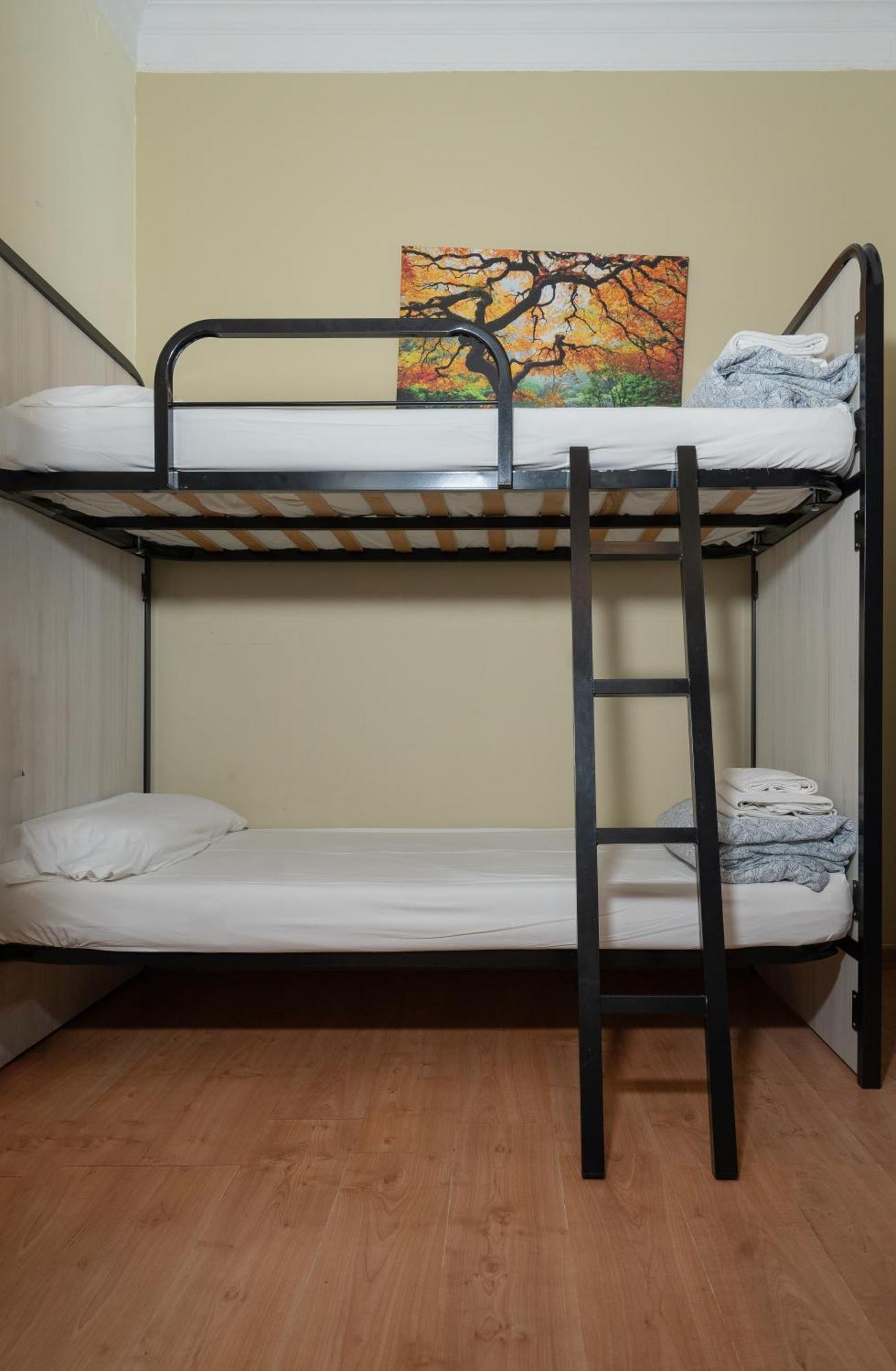 Wow Hostel Барселона Экстерьер фото
