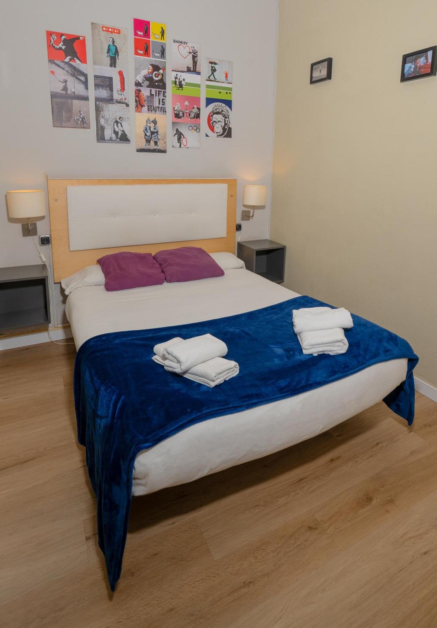 Wow Hostel Барселона Экстерьер фото