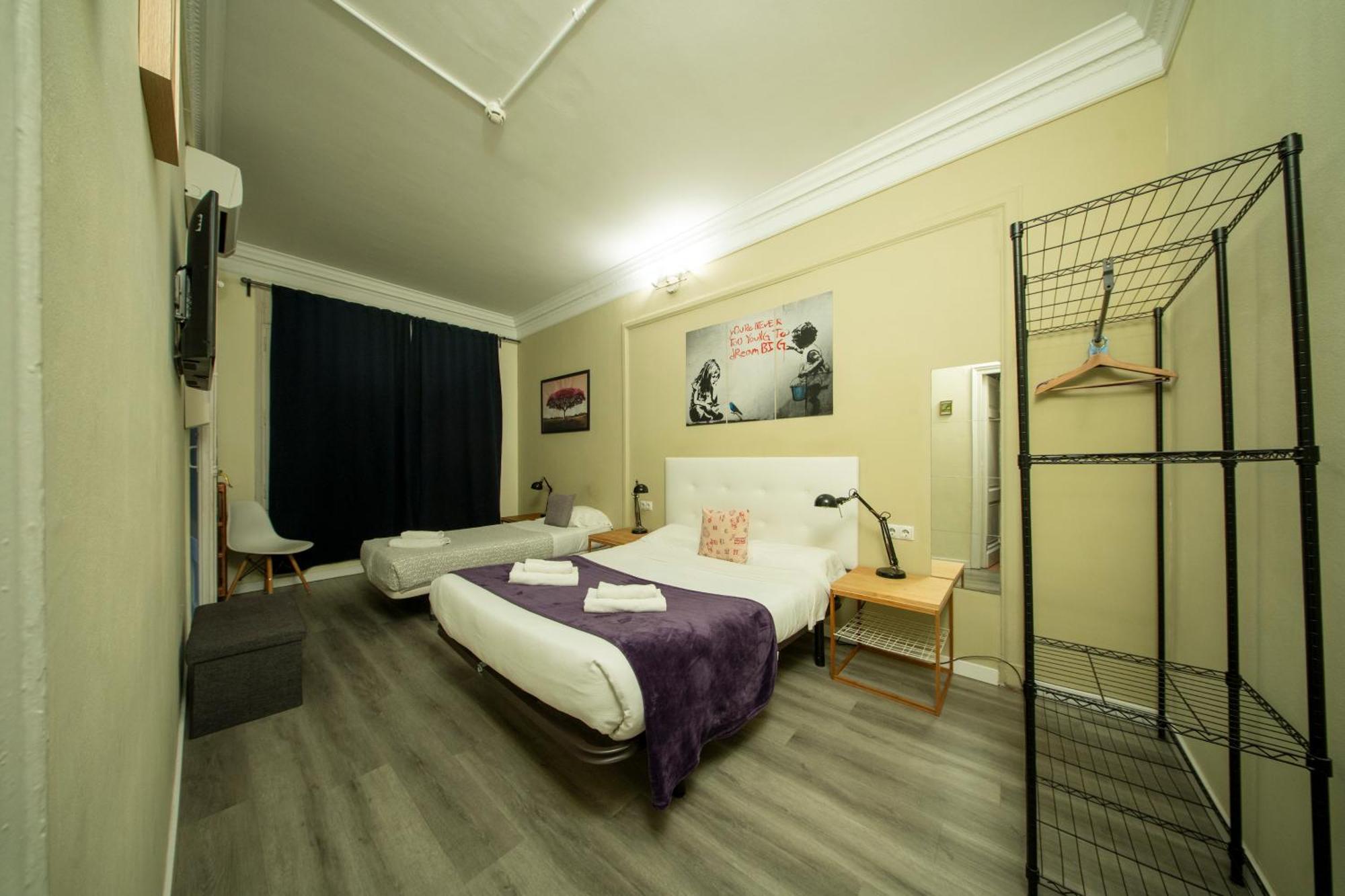 Wow Hostel Барселона Экстерьер фото
