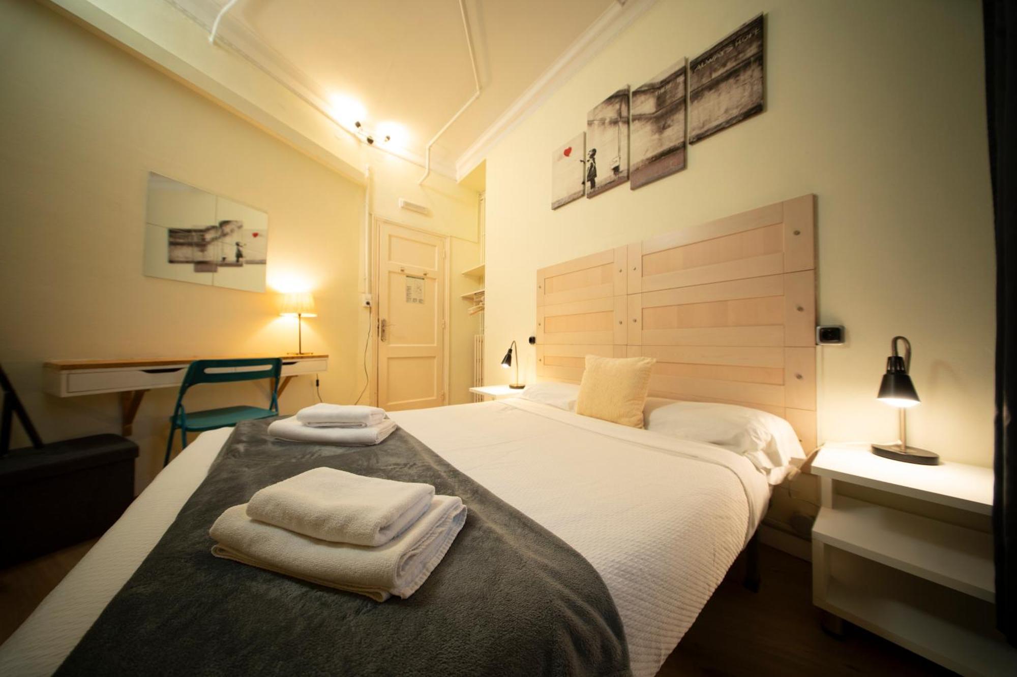 Wow Hostel Барселона Экстерьер фото