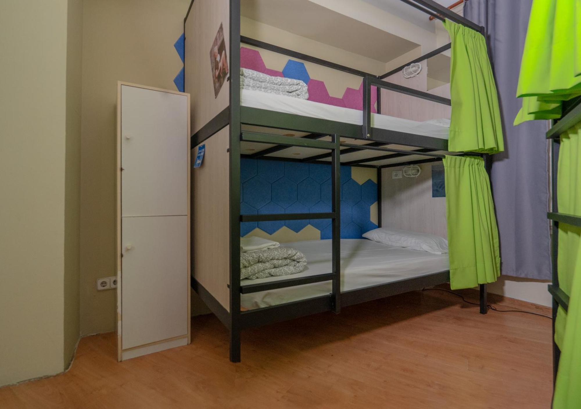 Wow Hostel Барселона Экстерьер фото