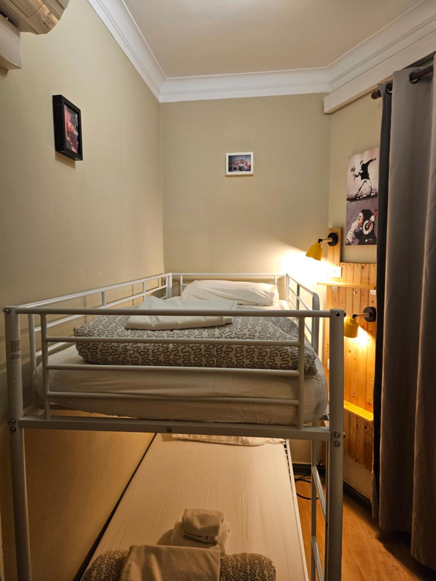 Wow Hostel Барселона Экстерьер фото