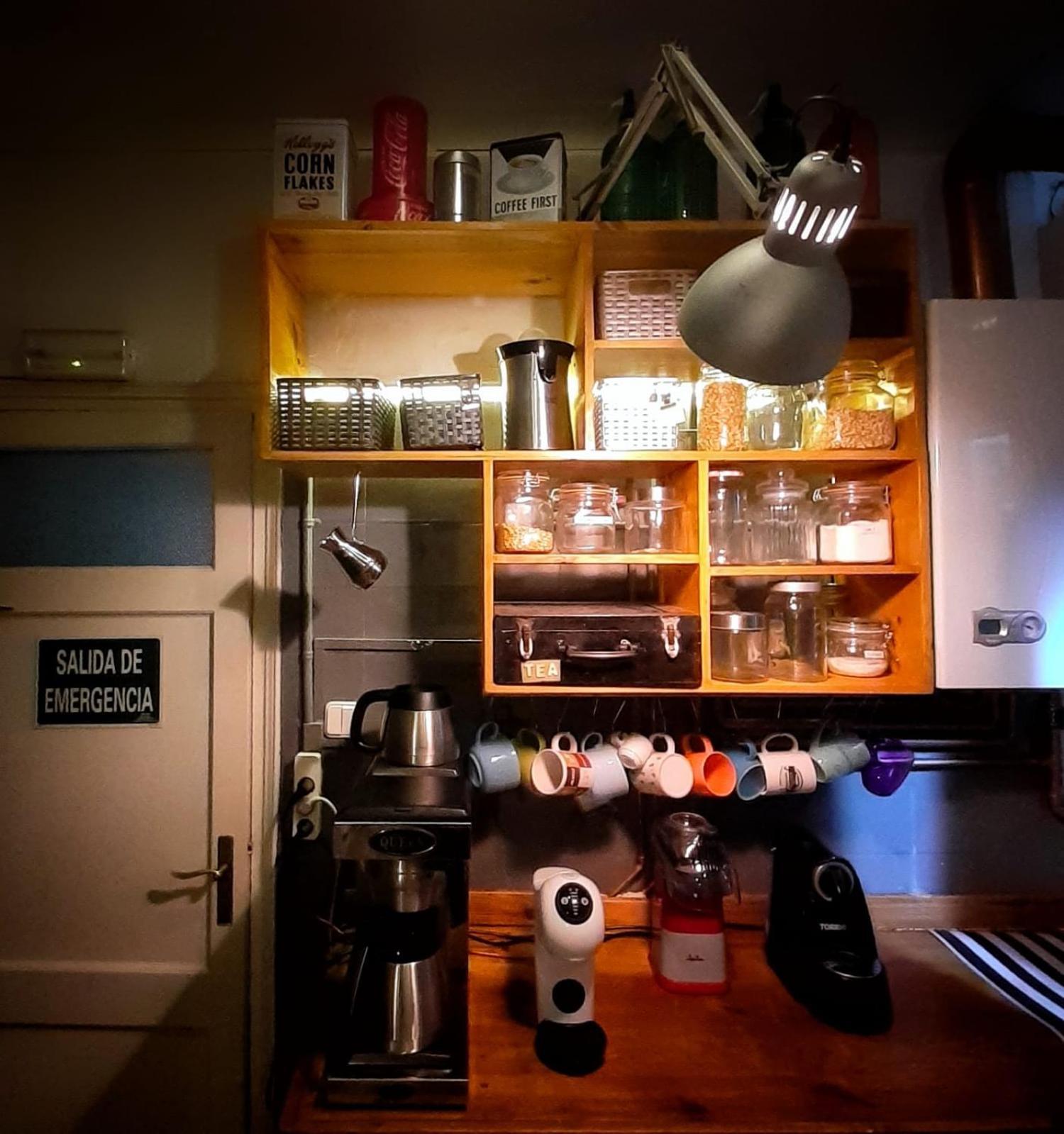 Wow Hostel Барселона Экстерьер фото